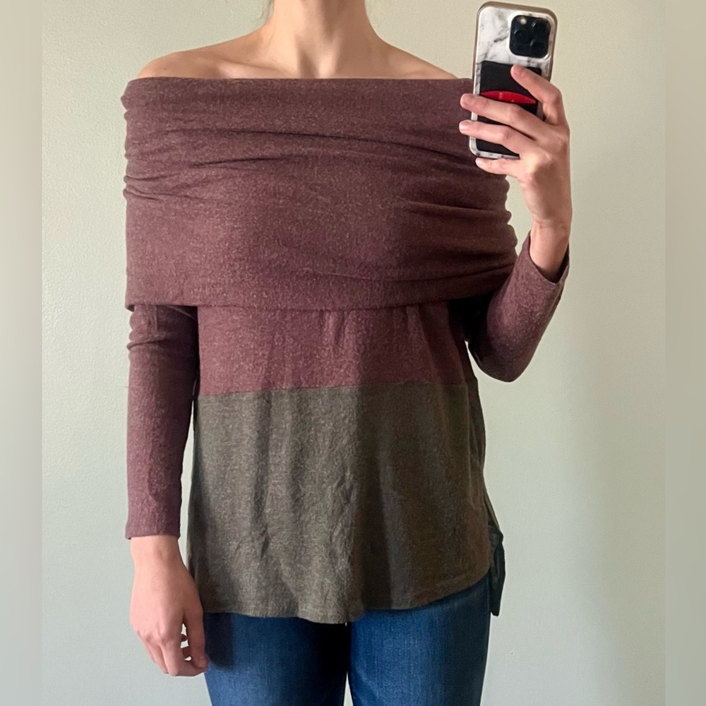 Color-block Off-the-shoulder Sweater
